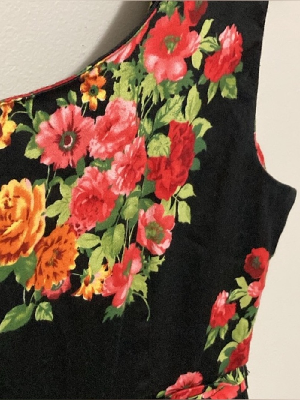 Ruby Belle Black Floral Scoop-Neck Summer Dress, Size 4, pleated waistline - Picture 9 of 10